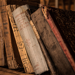 old-books-gb780e6f8c_1920